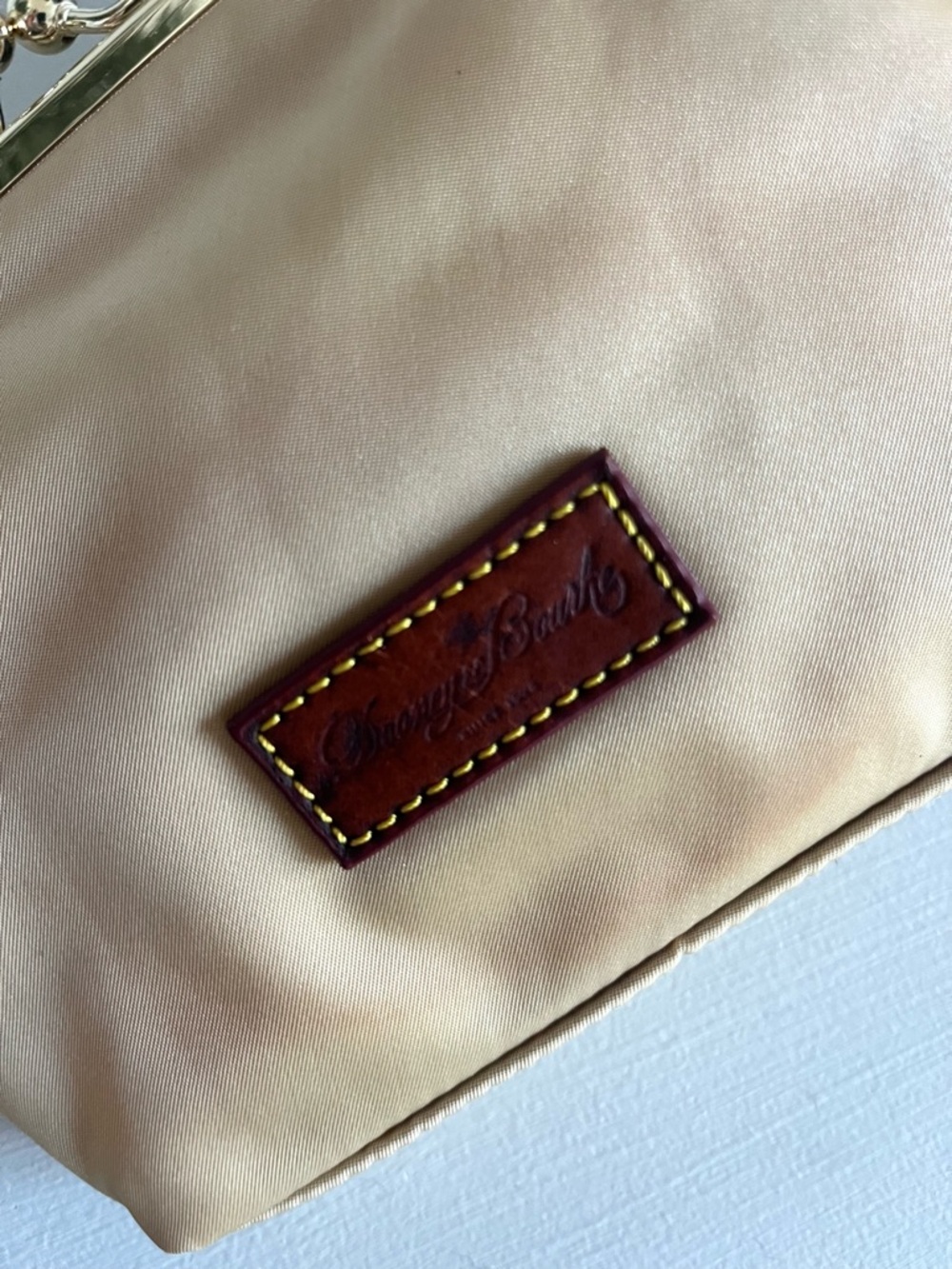 Dooney & Bourke Kisslock Clutch Champagne Satin Pouch Gold Frame - Picture 4 of 5